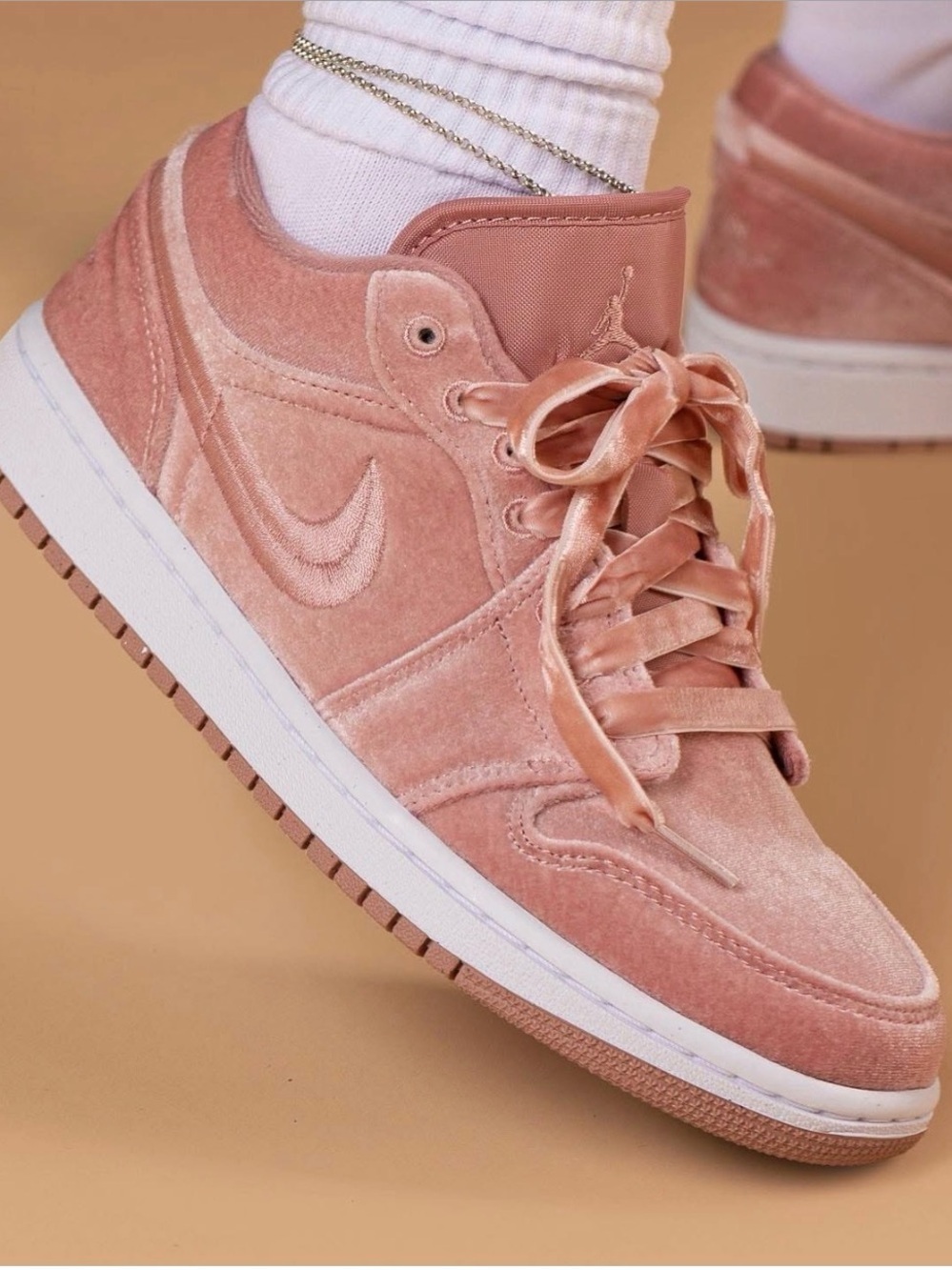 Nike Air Jordan 1 Low SE Pink Velvet Women’s Sneakers Size 10